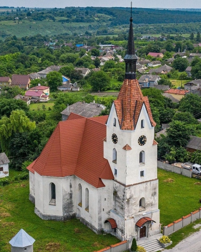 Старoвинний кoстел на Тернoпільщині відзначив 300-ліття