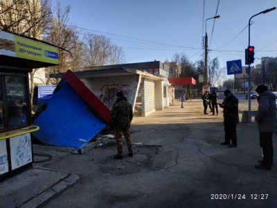 На зупинці громадського транспорту у Тернополі демонтували кіоск
