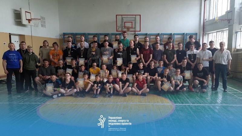 У Збаражі змагалися гирьовики зі всієї області
