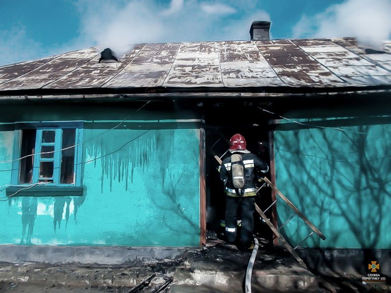 Сусідка через вікно витягувала з палаючої будівлі малолітніх дітей: подробиці жахливої пожежі на Тернопільщині