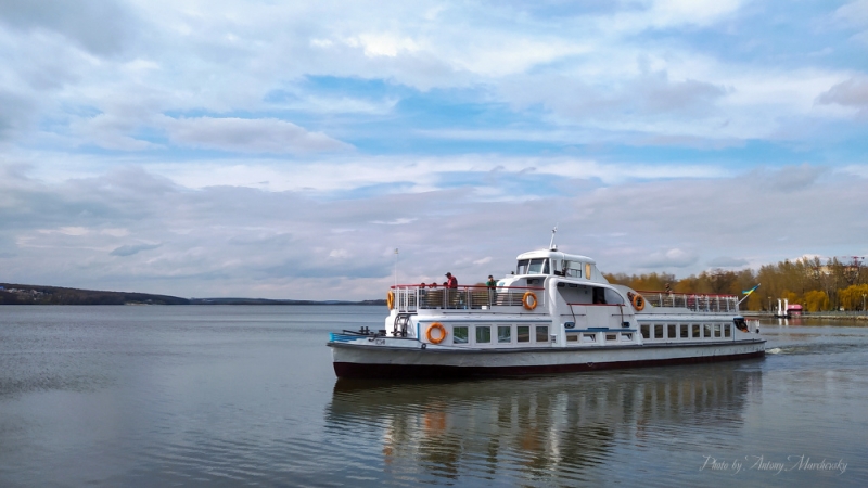 На Тернопільському ставі розпочався сезон водних прогулянок на теплоходах