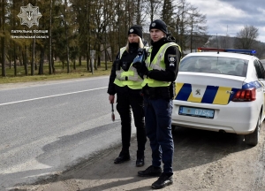 Тернопільські патрульні контролюють дотримання водіями швидкісного режиму