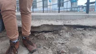 «В стилі авангардизму»: в місті на Тернопільщині люди скаржаться на стан тротуарів