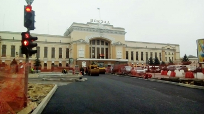 Реконструкція Привокзальної площі: ремонт завершать до кінця року, висадка зелених насаджень – навесні