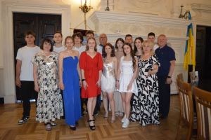У Збаражі відбувся випускний для школярів із прифронтового Слов’янська