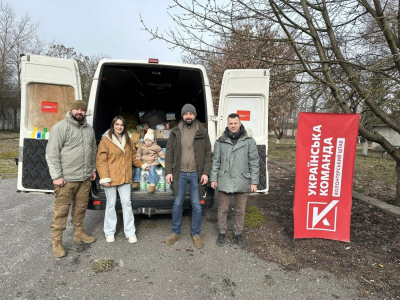 Волонтери «Української команди» Тернопільщини знову завезли повний бус допомоги воїнам на фронт (фото)