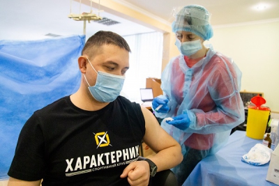 На Тернопільщині від COVID-19 вакцинували громадських діячів