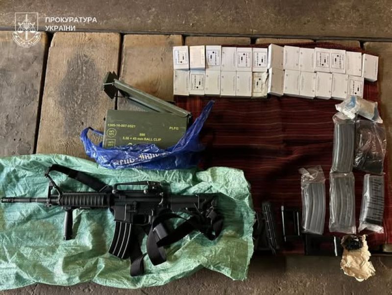 Працівник пожежно-рятувального підрозділу ДСНС організовував збут зброї в одному з районів Тернопільщини