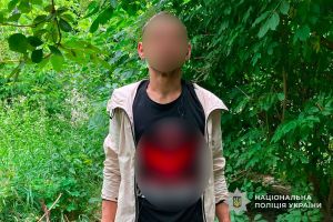 Крадіжка серед білого дня: з під’їзду будинку викрали дитячий квадроцикл