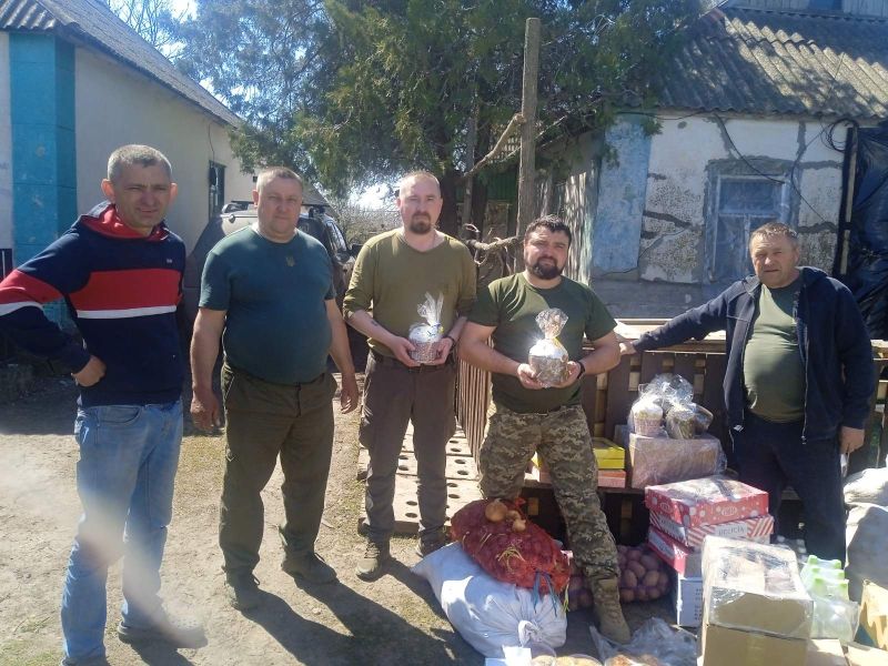 Волонтери «Української команди» з Гримайлова відвезли воїнам на фронт дрони та смаколики