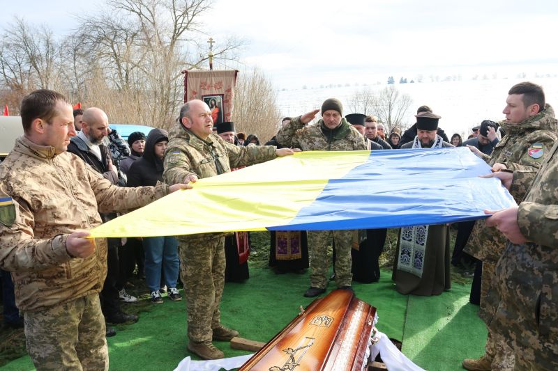 У громаді на Тернопільщині поховали Героя Миколу Лося