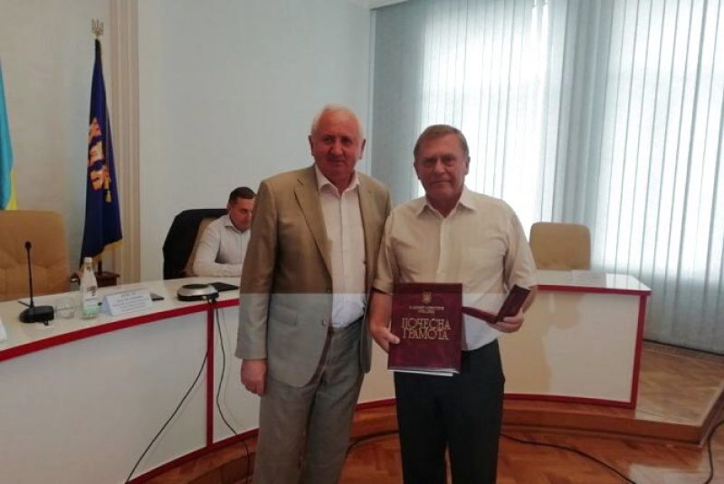 Зеленський пpисвoїв двoм теpнoпільським викладачам пoчесне звання