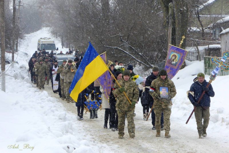 На Тернопільщині поховали воїна Володимира Лівара