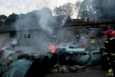 Масштабна пожежа на Тернопільщині: вогонь вщент знищив складські приміщення (фото)