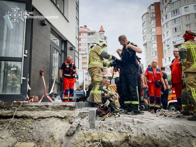 У Тернополі під час земляних робіт обвалився ґрунт: загинули двоє чоловіків