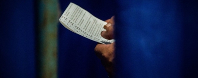 За селфі з бюлетенем в кабінці для голосування тернополянин може загриміти за ґрати