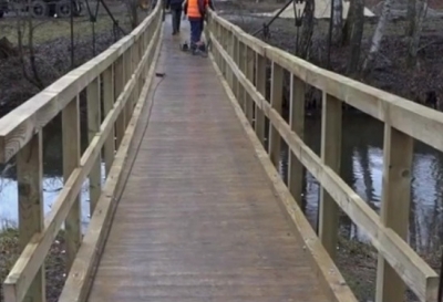 У тернопільському парку «Сопільче» ремонтують підвісний міст