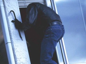 Незачинене вікно - до крадіжки: у Тернополі 28-річний чоловік пограбував квартиру на першому поверсі багатоповерхівки