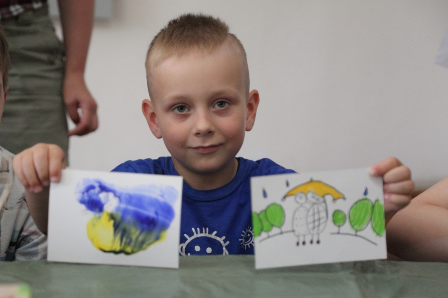 У День друзів в тернопільському музеї діти створювали поетичні листівки (фоторепортаж)